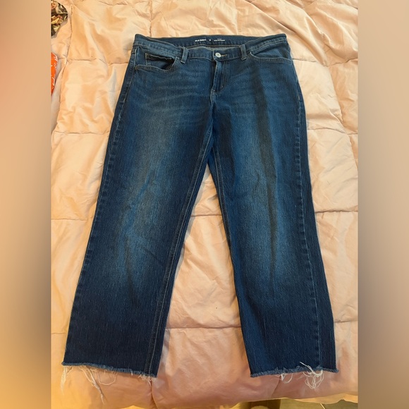Old Navy Mid Rise WOW Boyfriend Jeans - Picture 2 of 4